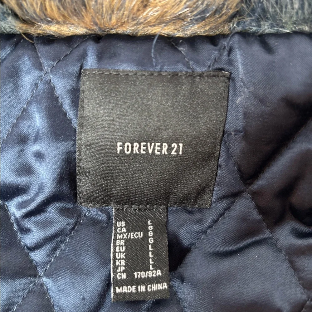 Forever 21 faux fur chevron striped coat sizeL collared one hookeye top closure - Picture 3 of 11